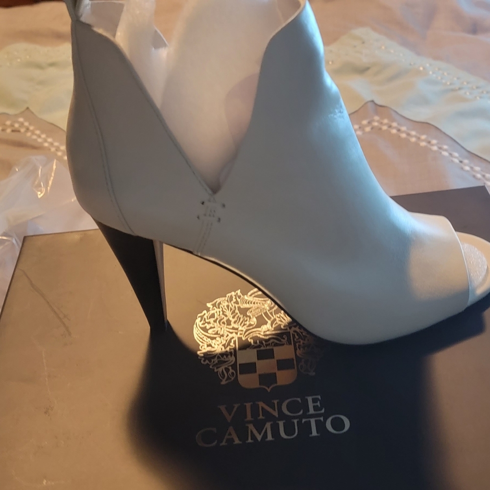 Vince Camuto VC-ALLANNA Bootie